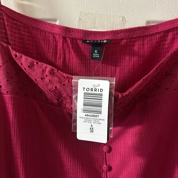 TORRID Texture Knit Woven Eyelet Square Neck Swing Tank: DARK PINK: NWT: SIZE 6 - Picture 2 of 4